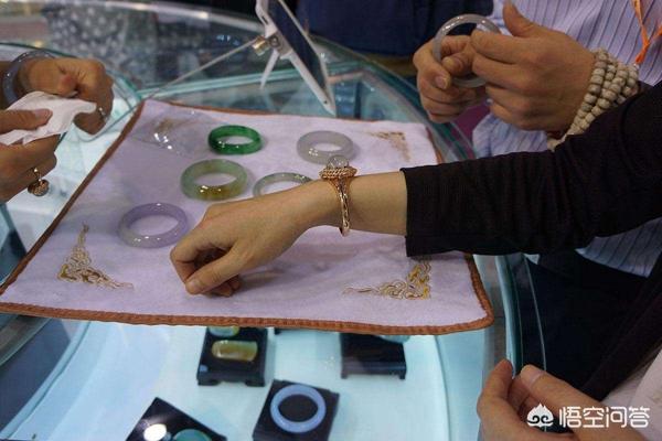 珠宝抽奖骗局老套路,为何总有人执迷不悟入了坑?-第2张图片-翡翠网 珠宝抽奖骗局老套路,为何总有人执迷不悟入了坑?-第2张图片-翡翠网