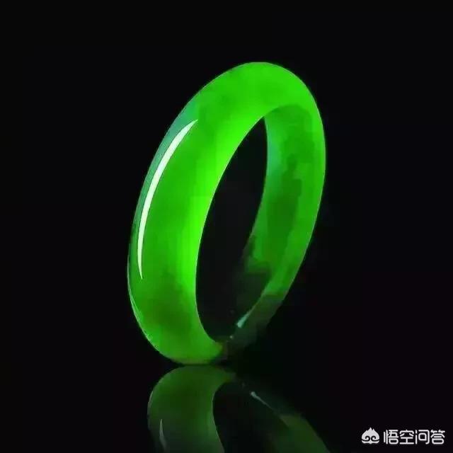 怎么判定翡翠手镯的优劣?-第2张图片-翡翠网 怎么判定翡翠手镯的优劣?-第2张图片-翡翠网