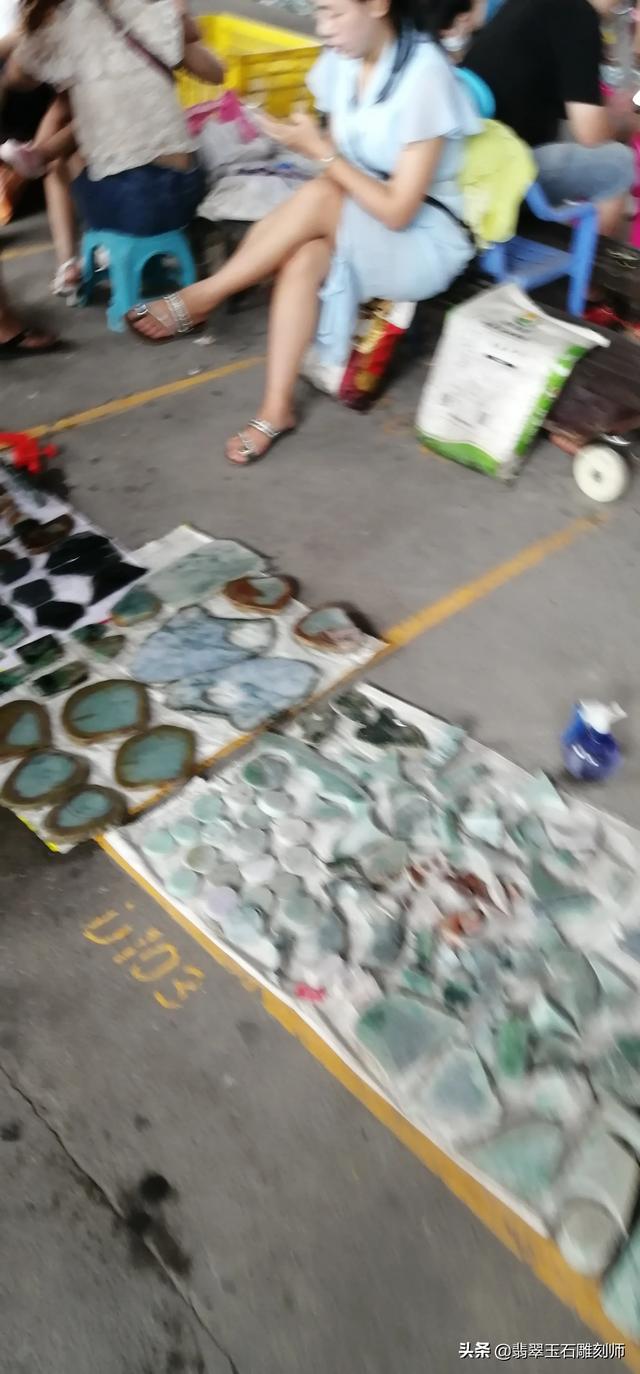 买了一只翡翠镯,证书上没有密度,是否A货,懂行的朋友帮忙看看?-第9张图片-翡翠网 买了一只翡翠镯,证书上没有密度,是否A货,懂行的朋友帮忙看看?-第9张图片-翡翠网