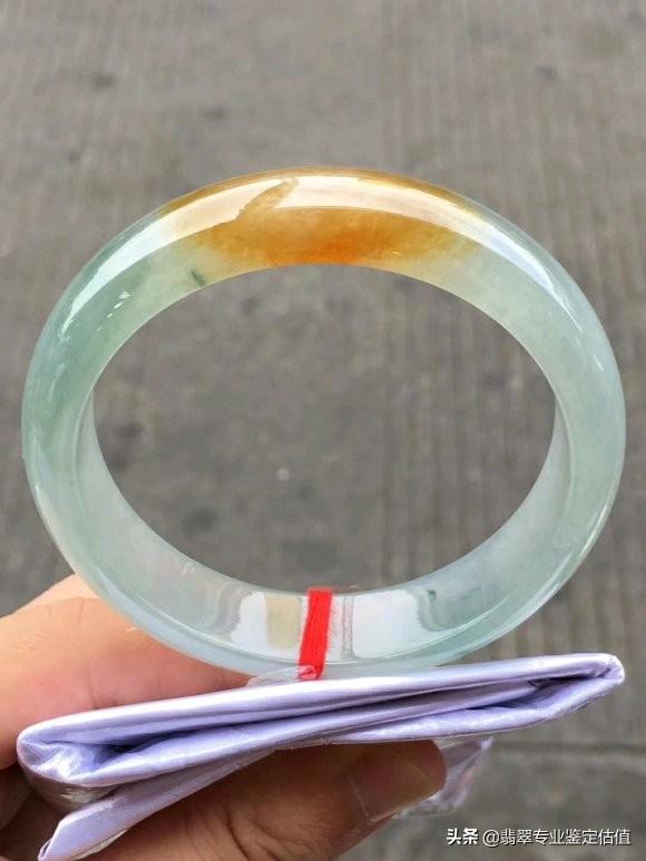 什么样的翡翠手镯才能称得上“仙”?我想买一条仙气满满的手镯?-第3张图片-翡翠网 什么样的翡翠手镯才能称得上“仙”?我想买一条仙气满满的手镯?-第3张图片-翡翠网