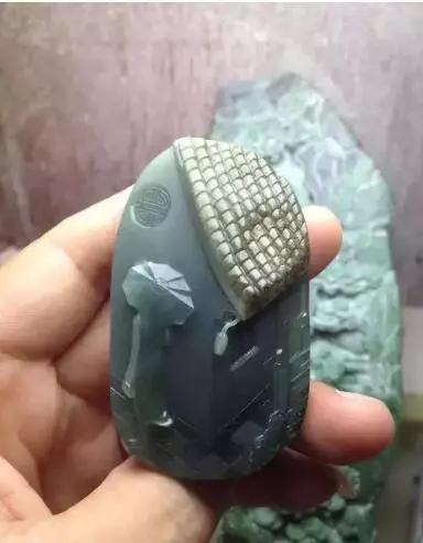 如何看待20块买翡翠原石?-第10张图片-翡翠网 如何看待20块买翡翠原石?-第10张图片-翡翠网