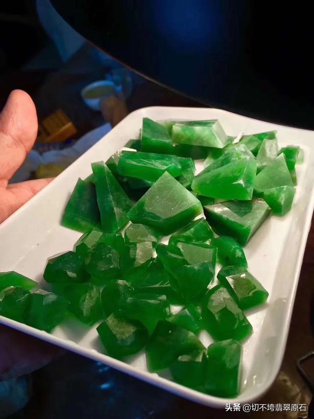 翡翠原石交易时,应注意些什么?-第2张图片-翡翠网 翡翠原石交易时,应注意些什么?-第2张图片-翡翠网