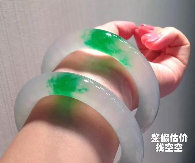 戴了七年的翡翠手镯,会发生什么变化?-第5张图片-翡翠网 戴了七年的翡翠手镯,会发生什么变化?-第5张图片-翡翠网