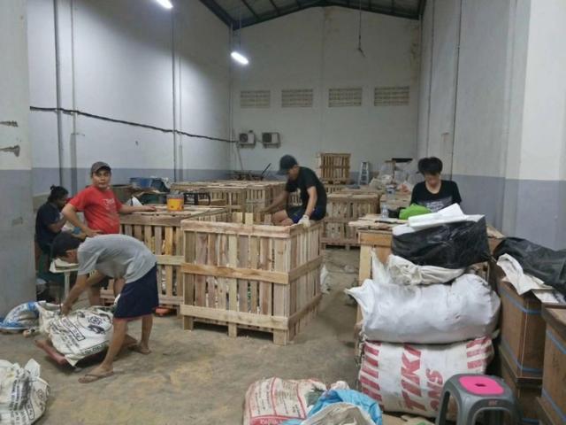 买了一只翡翠手镯,请大家帮忙看看,是否真货,价值几何?-第10张图片-翡翠网 买了一只翡翠手镯,请大家帮忙看看,是否真货,价值几何?-第10张图片-翡翠网