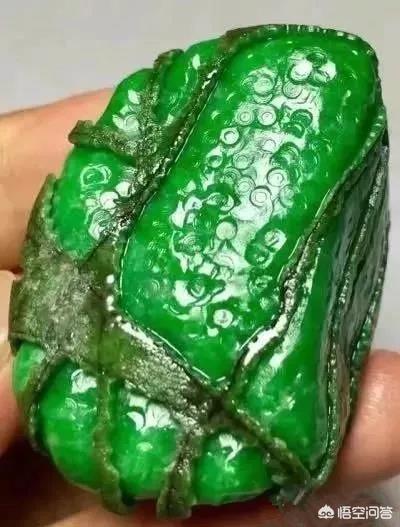 如何简单的辨别翡翠原石?-第4张图片-翡翠网 如何简单的辨别翡翠原石?-第4张图片-翡翠网