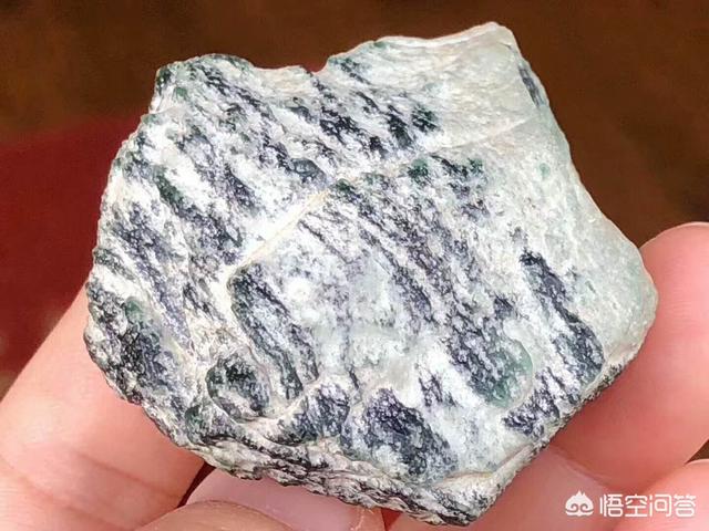 如何根据翡翠原石“雾”的特征来判翡翠种质好坏?-第2张图片-翡翠网 如何根据翡翠原石“雾”的特征来判翡翠种质好坏?-第2张图片-翡翠网