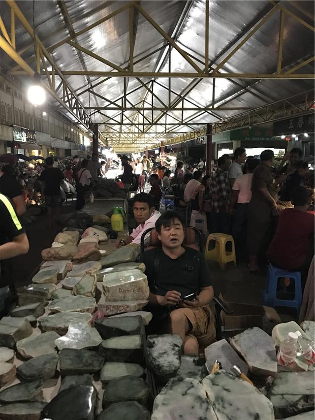 翡翠赌石怎样才能赌赢?-第4张图片-翡翠网 翡翠赌石怎样才能赌赢?-第4张图片-翡翠网