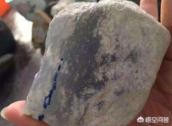 翡翠原石“脱砂与水翻砂”是种怎样的存在,它们的价值又是如何?-第8张图片-翡翠网 翡翠原石“脱砂与水翻砂”是种怎样的存在,它们的价值又是如何?-第8张图片-翡翠网