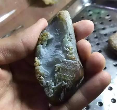 非常普通的翡翠原石可以雕的非常好看么?-第6张图片-翡翠网 非常普通的翡翠原石可以雕的非常好看么?-第6张图片-翡翠网