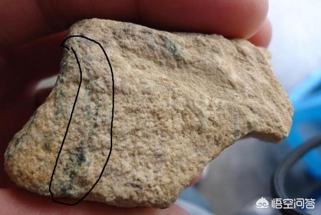 翡翠原石“脱砂与水翻砂”是种怎样的存在,它们的价值又是如何?-第4张图片-翡翠网 翡翠原石“脱砂与水翻砂”是种怎样的存在,它们的价值又是如何?-第4张图片-翡翠网