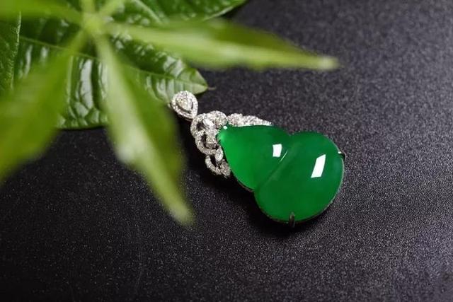 翡翠手镯保养能用水泡吗?-第26张图片-翡翠网 翡翠手镯保养能用水泡吗?-第26张图片-翡翠网