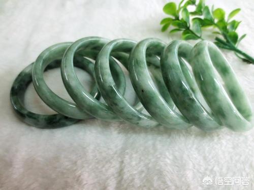 999元、1999元能买到翡翠手镯?靠谱吗?-第4张图片-翡翠网 999元、1999元能买到翡翠手镯?靠谱吗?-第4张图片-翡翠网