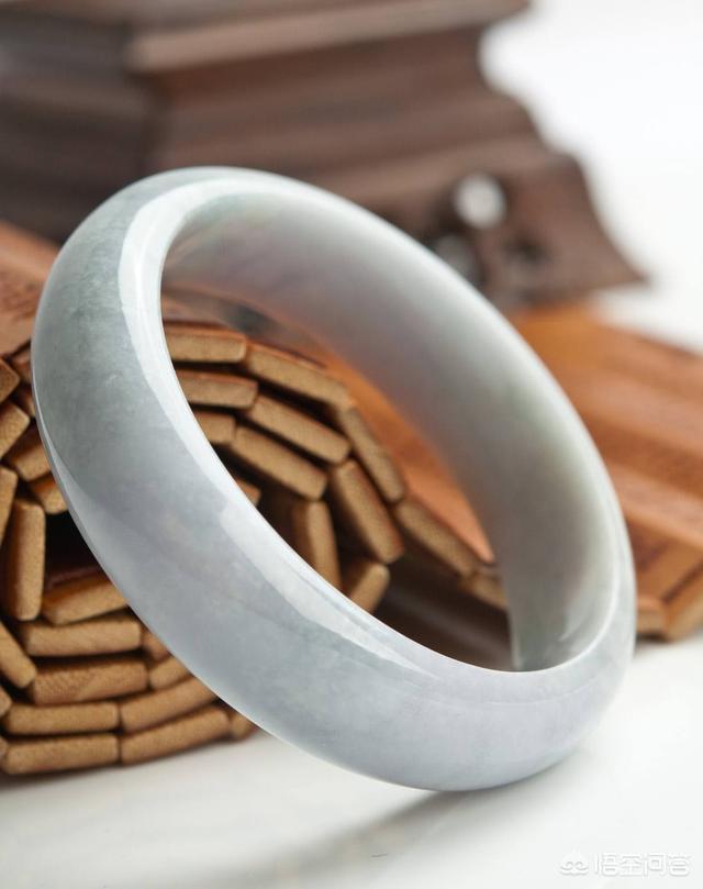 1000元可以买到A货翡翠手镯吗?-第3张图片-翡翠网 1000元可以买到A货翡翠手镯吗?-第3张图片-翡翠网