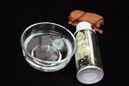 翡翠手镯保养能用水泡吗?-第24张图片-翡翠网 翡翠手镯保养能用水泡吗?-第24张图片-翡翠网