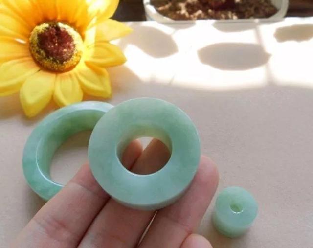 翡翠手镯保养能用水泡吗?-第17张图片-翡翠网 翡翠手镯保养能用水泡吗?-第17张图片-翡翠网