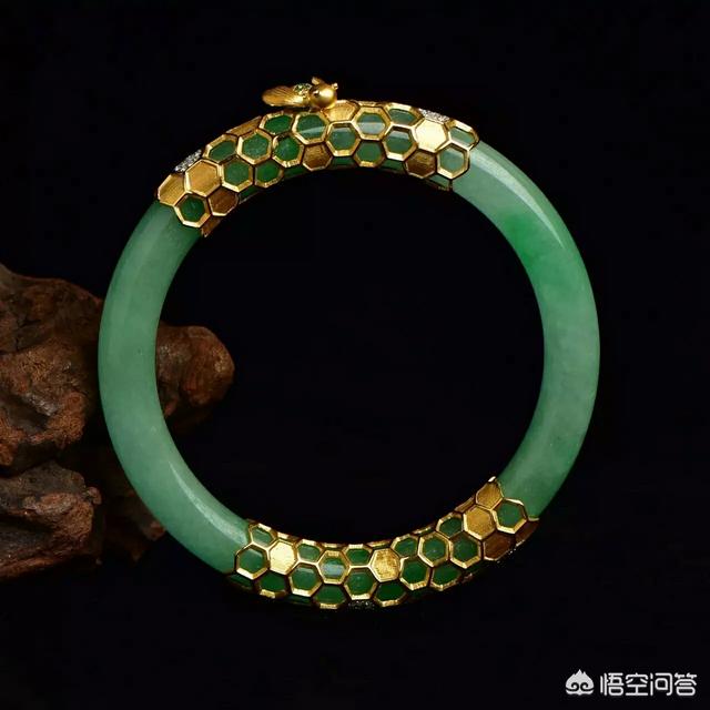 翡翠怎样收藏保养?-第7张图片-翡翠网 翡翠怎样收藏保养?-第7张图片-翡翠网