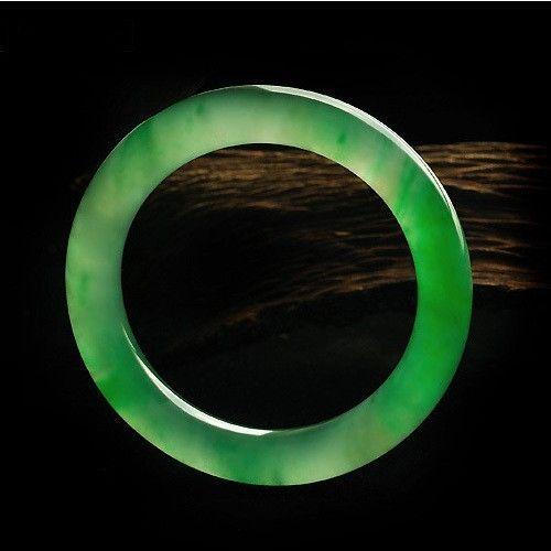 翡翠手镯保养能用水泡吗？