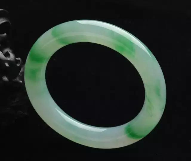 翡翠手镯保养能用水泡吗?-第7张图片-翡翠网 翡翠手镯保养能用水泡吗?-第7张图片-翡翠网