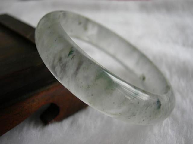 白玉和翡翠有什么区别?-第14张图片-翡翠网 白玉和翡翠有什么区别?-第14张图片-翡翠网