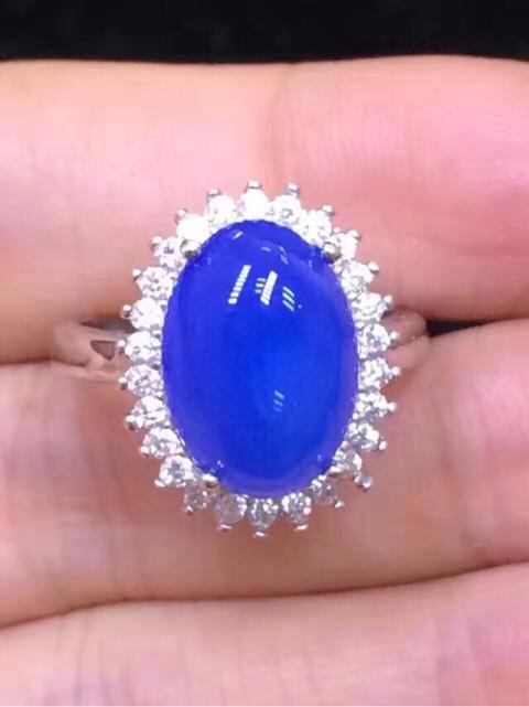 翡翠和玉髓有什么区别?为什么价格差别那么大?-第3张图片-翡翠网 翡翠和玉髓有什么区别?为什么价格差别那么大?-第3张图片-翡翠网