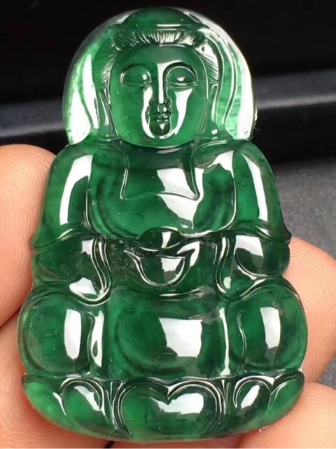 翡翠和玉髓有什么区别?为什么价格差别那么大?-第4张图片-翡翠网 翡翠和玉髓有什么区别?为什么价格差别那么大?-第4张图片-翡翠网