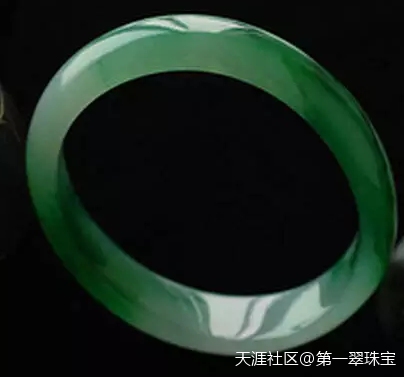 翡翠玉手镯款式(转载)-第4张图片-翡翠网 翡翠玉手镯款式(转载)-第4张图片-翡翠网