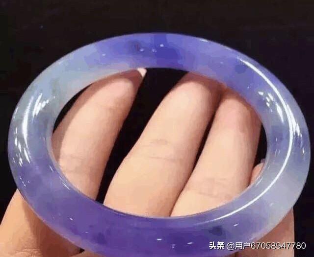 翡翠只有绿色吗?是越绿越好吗?-第7张图片-翡翠网 翡翠只有绿色吗?是越绿越好吗?-第7张图片-翡翠网