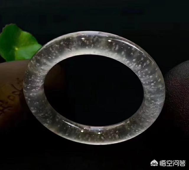 翡翠手镯有多少种?怎么买到自己合适的?-第32张图片-翡翠网 翡翠手镯有多少种?怎么买到自己合适的?-第32张图片-翡翠网