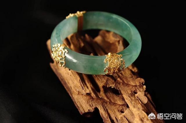 翡翠手镯有多少种?怎么买到自己合适的?-第22张图片-翡翠网 翡翠手镯有多少种?怎么买到自己合适的?-第22张图片-翡翠网