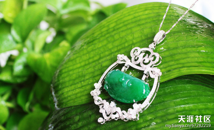 【学学哦】感恩母亲用翡翠饰品表达对母亲的爱意(贴图)-第4张图片-翡翠网 【学学哦】感恩母亲用翡翠饰品表达对母亲的爱意(贴图)-第4张图片-翡翠网