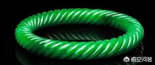 翡翠手镯有多少种?怎么买到自己合适的?-第26张图片-翡翠网 翡翠手镯有多少种?怎么买到自己合适的?-第26张图片-翡翠网