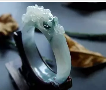 翡翠玉手镯款式(转载)-第9张图片-翡翠网 翡翠玉手镯款式(转载)-第9张图片-翡翠网