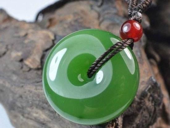 碧玉是什么,它和翡翠有什么区别?-第3张图片-翡翠网 碧玉是什么,它和翡翠有什么区别?-第3张图片-翡翠网