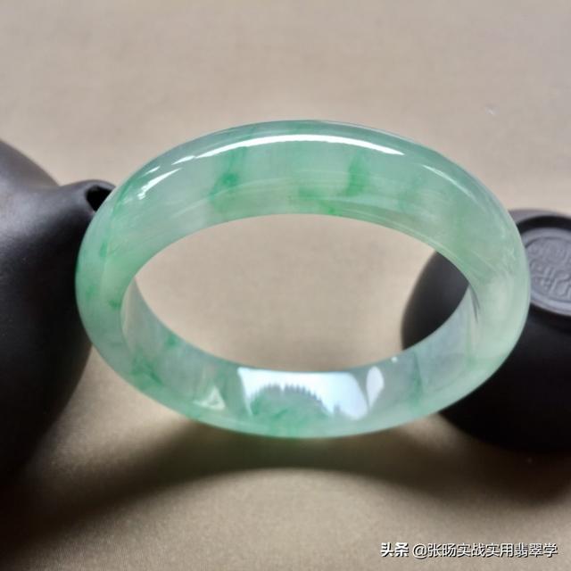 几百元和几万、几十万、几百万、几千万、几个亿的翡翠的差距在哪里?-第4张图片-翡翠网 几百元和几万、几十万、几百万、几千万、几个亿的翡翠的差距在哪里?-第4张图片-翡翠网