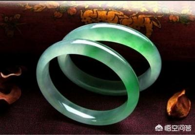 翡翠手镯有多少种?怎么买到自己合适的?-第25张图片-翡翠网 翡翠手镯有多少种?怎么买到自己合适的?-第25张图片-翡翠网