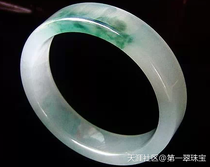 翡翠玉手镯款式(转载)-第7张图片-翡翠网 翡翠玉手镯款式(转载)-第7张图片-翡翠网
