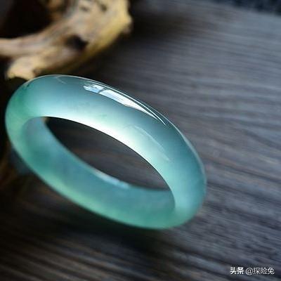 翡翠和玻璃好像分不开了，我们要怎样区别翡翠和玻璃呢？-第3张图片-翡翠网
