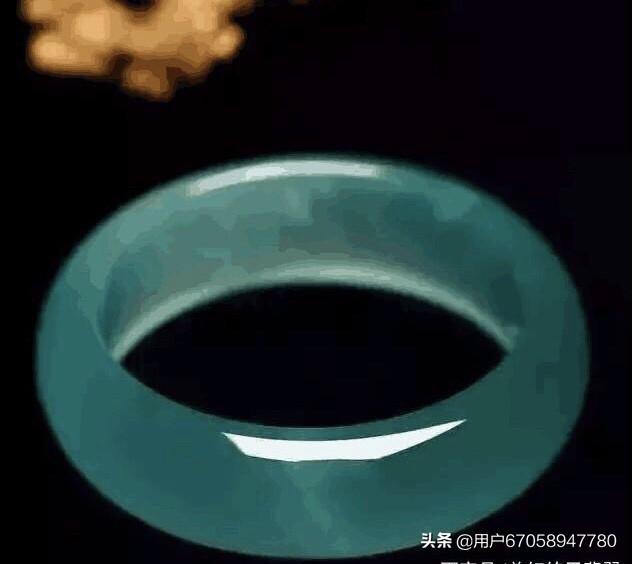 翡翠只有绿色吗?是越绿越好吗?-第4张图片-翡翠网 翡翠只有绿色吗?是越绿越好吗?-第4张图片-翡翠网