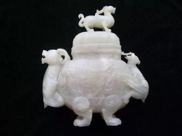 准备入手一对翡翠貔貅,翡翠貔貅怎么区分公母?-第6张图片-翡翠网 准备入手一对翡翠貔貅,翡翠貔貅怎么区分公母?-第6张图片-翡翠网