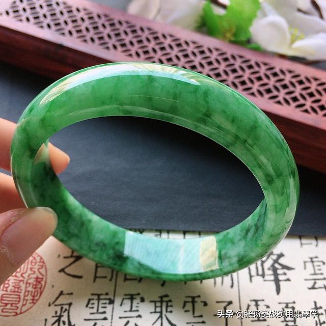 几百元和几万、几十万、几百万、几千万、几个亿的翡翠的差距在哪里?-第3张图片-翡翠网 几百元和几万、几十万、几百万、几千万、几个亿的翡翠的差距在哪里?-第3张图片-翡翠网