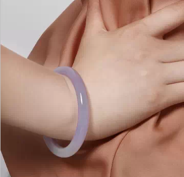 翡翠玉手镯款式(转载)-第6张图片-翡翠网 翡翠玉手镯款式(转载)-第6张图片-翡翠网