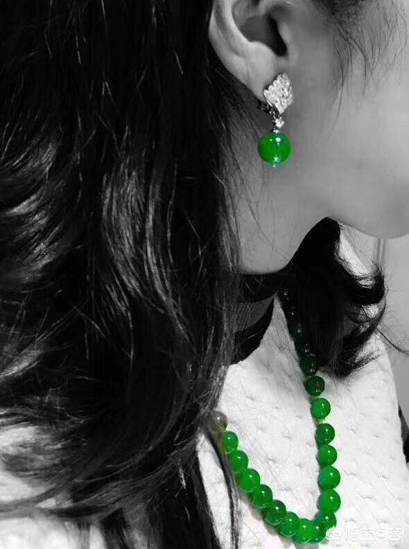 怎样分辨翡翠成品的价值?-第4张图片-翡翠网 怎样分辨翡翠成品的价值?-第4张图片-翡翠网