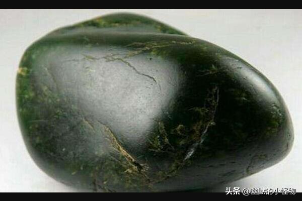 怎样鉴定一块石头是不是翡翠?-第2张图片-翡翠网 怎样鉴定一块石头是不是翡翠?-第2张图片-翡翠网