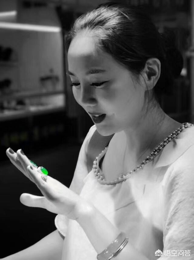 怎样分辨翡翠成品的价值?-第2张图片-翡翠网 怎样分辨翡翠成品的价值?-第2张图片-翡翠网