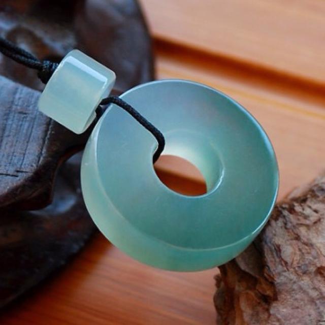 如何挑选到好翡翠?-第6张图片-翡翠网 如何挑选到好翡翠?-第6张图片-翡翠网