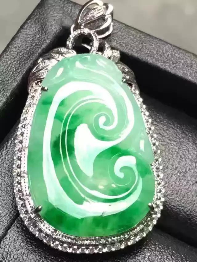 如何认识翡翠、购买翡翠?-第2张图片-翡翠网 如何认识翡翠、购买翡翠?-第2张图片-翡翠网