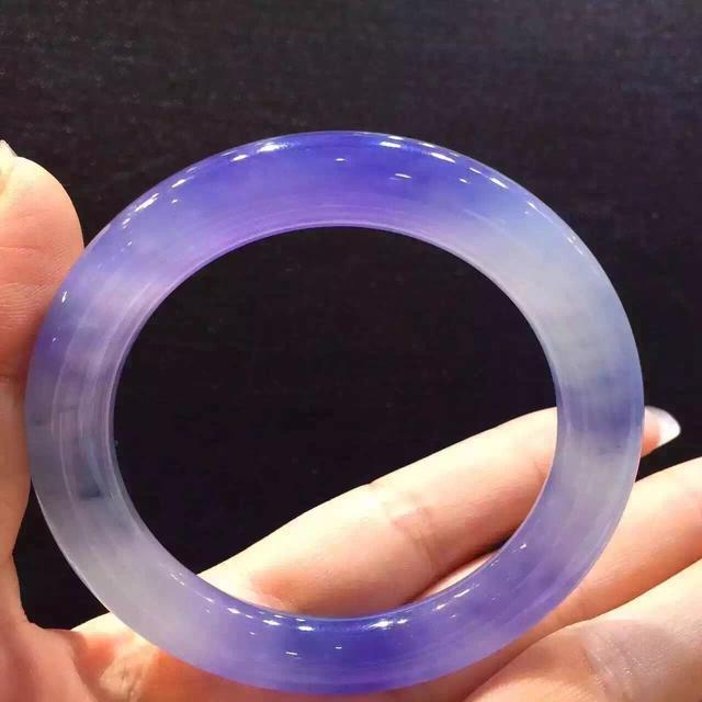 怎么鉴别翡翠玉镯?-第13张图片-翡翠网 怎么鉴别翡翠玉镯?-第13张图片-翡翠网