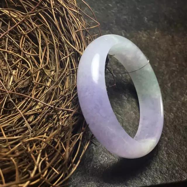 怎么鉴别翡翠玉镯?-第8张图片-翡翠网 怎么鉴别翡翠玉镯?-第8张图片-翡翠网