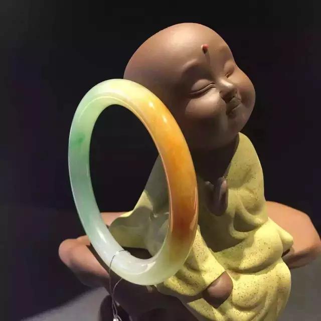 怎么鉴别翡翠玉镯?-第12张图片-翡翠网 怎么鉴别翡翠玉镯?-第12张图片-翡翠网