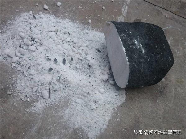 缅甸的翡翠又大又便宜,可为何行内人不建议游客买呢?-第6张图片-翡翠网 缅甸的翡翠又大又便宜,可为何行内人不建议游客买呢?-第6张图片-翡翠网